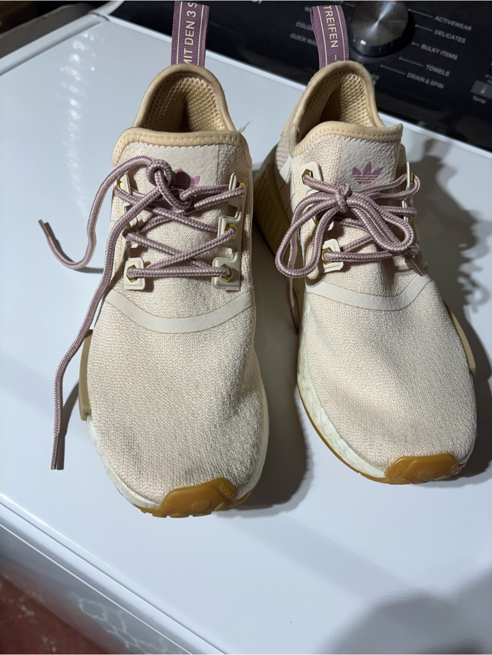 adidas Women’s Cream Sneakers with Blush Pink Laces - Picture 1 of 6